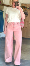 Laden Sie das Bild in den Galerie-Viewer, Wide Leg Jeans Washed Pink