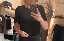 Laden Sie das Bild in den Galerie-Viewer, Samt-Shirt To44ni black Gr XS, S &amp; L