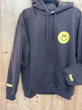 Laden Sie das Bild in den Galerie-Viewer, Special-Hoodie Smile dunkelbraun