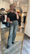 Laden Sie das Bild in den Galerie-Viewer, Wide-Leg St44ina grey glitter Gr S