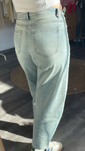 Laden Sie das Bild in den Galerie-Viewer, Jeans Va44nessa Light Blue | High Waist Stretch Denim