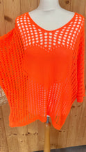 Laden Sie das Bild in den Galerie-Viewer, Netzpullover „Neon Coral“ – One Size 🧡