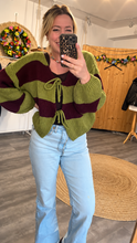Laden Sie das Bild in den Galerie-Viewer, Streifen-Cardigan mit Schleifen - Avocado &amp; dark cherry