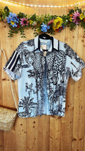 Laden Sie das Bild in den Galerie-Viewer, Safari Print Leinenbluse