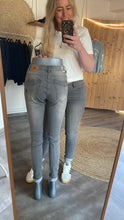 Laden Sie das Bild in den Galerie-Viewer, Jeans Malibu-Zip Gr XXS &amp; XS high stretch denim BUENA VISTA