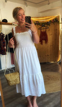 Laden Sie das Bild in den Galerie-Viewer, 🤍 Boho-Spitzenkleid Weiß
