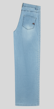 Laden Sie das Bild in den Galerie-Viewer, Wide Leg-E  light denim embro BUENA VISTA