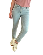 Laden Sie das Bild in den Galerie-Viewer, Highwaist Skinny Jeans Am44our lightblue/heart Gr M