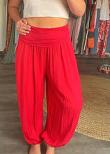 Laden Sie das Bild in den Galerie-Viewer, Boho-Hose     Varianten: ❤️ Rot | 🖤 Schwarz