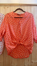 Laden Sie das Bild in den Galerie-Viewer, Herzchen-Bluse weiß oder corall-rot