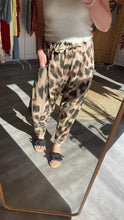Laden Sie das Bild in den Galerie-Viewer, Leo Baggy Hose onesize , ca 36-42