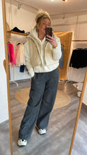 Laden Sie das Bild in den Galerie-Viewer, Sweat-Pants Au44bray grey washed Gr XS