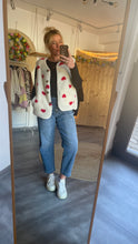 Laden Sie das Bild in den Galerie-Viewer, Teddy-Weste ❤️– Creme/Rot