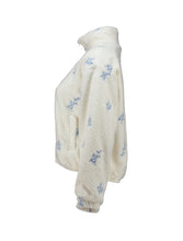 Laden Sie das Bild in den Galerie-Viewer, Teddy-Jacke Po44lly lightblue flowers (XS-XXL)