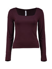 Laden Sie das Bild in den Galerie-Viewer, Longsleeve mit eckigem Aussschnitt - dark cherry