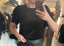 Laden Sie das Bild in den Galerie-Viewer, Samt-Shirt To44ni black Gr XS, S &amp; L