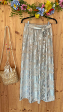 Laden Sie das Bild in den Galerie-Viewer, Glanz-Hose – Beige/Silber onesize