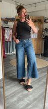 Laden Sie das Bild in den Galerie-Viewer, Jeans Italy Palazzo light denim  mit stone BUENA VISTA