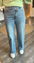 Laden Sie das Bild in den Galerie-Viewer, Wide Leg CC stretch Denim Gr M