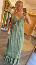 Laden Sie das Bild in den Galerie-Viewer, Maxikleid – Khaki