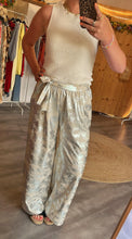 Laden Sie das Bild in den Galerie-Viewer, Glanz-Hose – Beige/Silber onesize