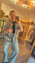 Laden Sie das Bild in den Galerie-Viewer, Safari Print Leinenbluse