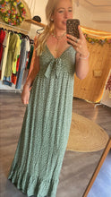 Laden Sie das Bild in den Galerie-Viewer, Maxikleid – Khaki