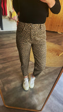 Laden Sie das Bild in den Galerie-Viewer, Highwaist - Mom  – Braun-Leo 🤎