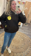 Laden Sie das Bild in den Galerie-Viewer, Special-Hoodie Smile dunkelbraun