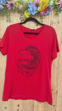 Laden Sie das Bild in den Galerie-Viewer, Moon Shirt Curvy