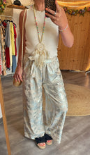 Laden Sie das Bild in den Galerie-Viewer, Glanz-Hose – Beige/Silber onesize
