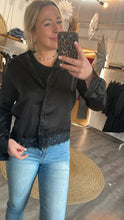 Laden Sie das Bild in den Galerie-Viewer, Satinbluse mit Spitze Br44ona Gr L &amp; XL