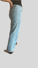 Laden Sie das Bild in den Galerie-Viewer, Wide Leg-E  light denim embro BUENA VISTA