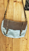 Laden Sie das Bild in den Galerie-Viewer, Tasche mit Wende-Pailletten