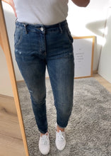 Laden Sie das Bild in den Galerie-Viewer, Aida cropped stretch denim blue destroyed BUENA VISTA