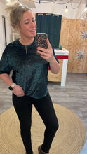 Laden Sie das Bild in den Galerie-Viewer, Shirt Samt-Leo-grün  Gr 42,44,48 &amp; 50