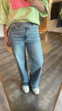 Laden Sie das Bild in den Galerie-Viewer, Wide Leg CC stretch Denim Gr M