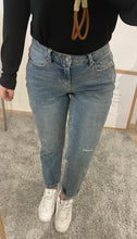 Laden Sie das Bild in den Galerie-Viewer, Ibiza stretch denim light destroy  BUENA VISTA