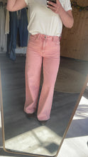 Laden Sie das Bild in den Galerie-Viewer, Wide Leg Jeans Washed Pink