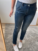 Laden Sie das Bild in den Galerie-Viewer, Aida cropped stretch denim blue destroyed BUENA VISTA