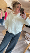 Laden Sie das Bild in den Galerie-Viewer, Hoodie To44nja offwhite (XS-XXL)