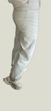 Laden Sie das Bild in den Galerie-Viewer, Jeans Em44maLight grey | High Waist Stretch Denim (Kopie)