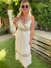 Laden Sie das Bild in den Galerie-Viewer, Boho-Kleid mit Gold-Dots S, M, L