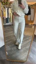 Laden Sie das Bild in den Galerie-Viewer, Jeans Em44maLight grey | High Waist Stretch Denim (Kopie)