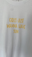 Laden Sie das Bild in den Galerie-Viewer, Special-Shirt SUN weiß onesize