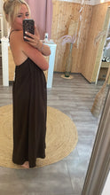 Laden Sie das Bild in den Galerie-Viewer, Golden Back Maxikleid – Dunkelbraun 🤎