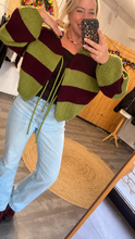 Laden Sie das Bild in den Galerie-Viewer, Streifen-Cardigan mit Schleifen - Avocado &amp; dark cherry
