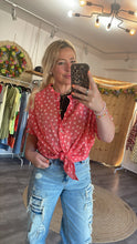Laden Sie das Bild in den Galerie-Viewer, Herzchen-Bluse weiß oder corall-rot