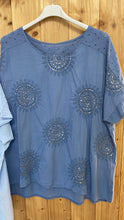 Laden Sie das Bild in den Galerie-Viewer, Bluse onesize hell- o. mittelblau
