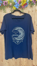 Laden Sie das Bild in den Galerie-Viewer, Moon Shirt Curvy
